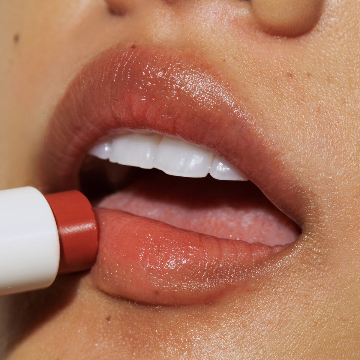 Melixir Vegan Lip Butter - applying on lips